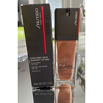 Shiseido Synchro Skin Spf 30 Radiant Lifting # 520 Rosewood Woman 30ml Foundation