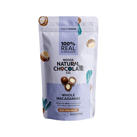 Chocolate con leche y nueces de macadamia enteras de Noosa Natural Chocolate Co. 100 g